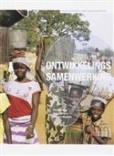Samenvatting: Maatschappijwetenschappen Ontwikkelingssamenwerking | 9789086740253 | Paul Hoebink, et al Afbeelding van boekomslag